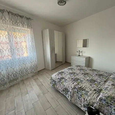 Rondini Line Apartment Rom